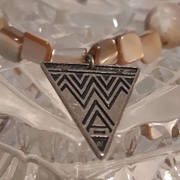 Polished Stones Necklace, 16" Long With Silver Tone Triangle Pendant, Chunky Sty - Picture 14 of 16